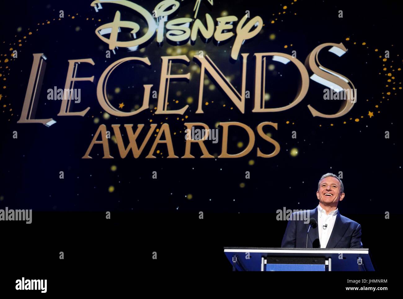 Anaheim, USA. 14. Juli 2017. Bob Iger, Walt Disney-Vorsitzender und CEO von spricht während der Disney Legends Awards auf der D23 Expo-Fan-treffen im Convention Center in Anaheim, Kalifornien, den Vereinigten Staaten am 14. Juli 2017. Bildnachweis: Zhao Hanrong/Xinhua/Alamy Live-Nachrichten Stockfoto