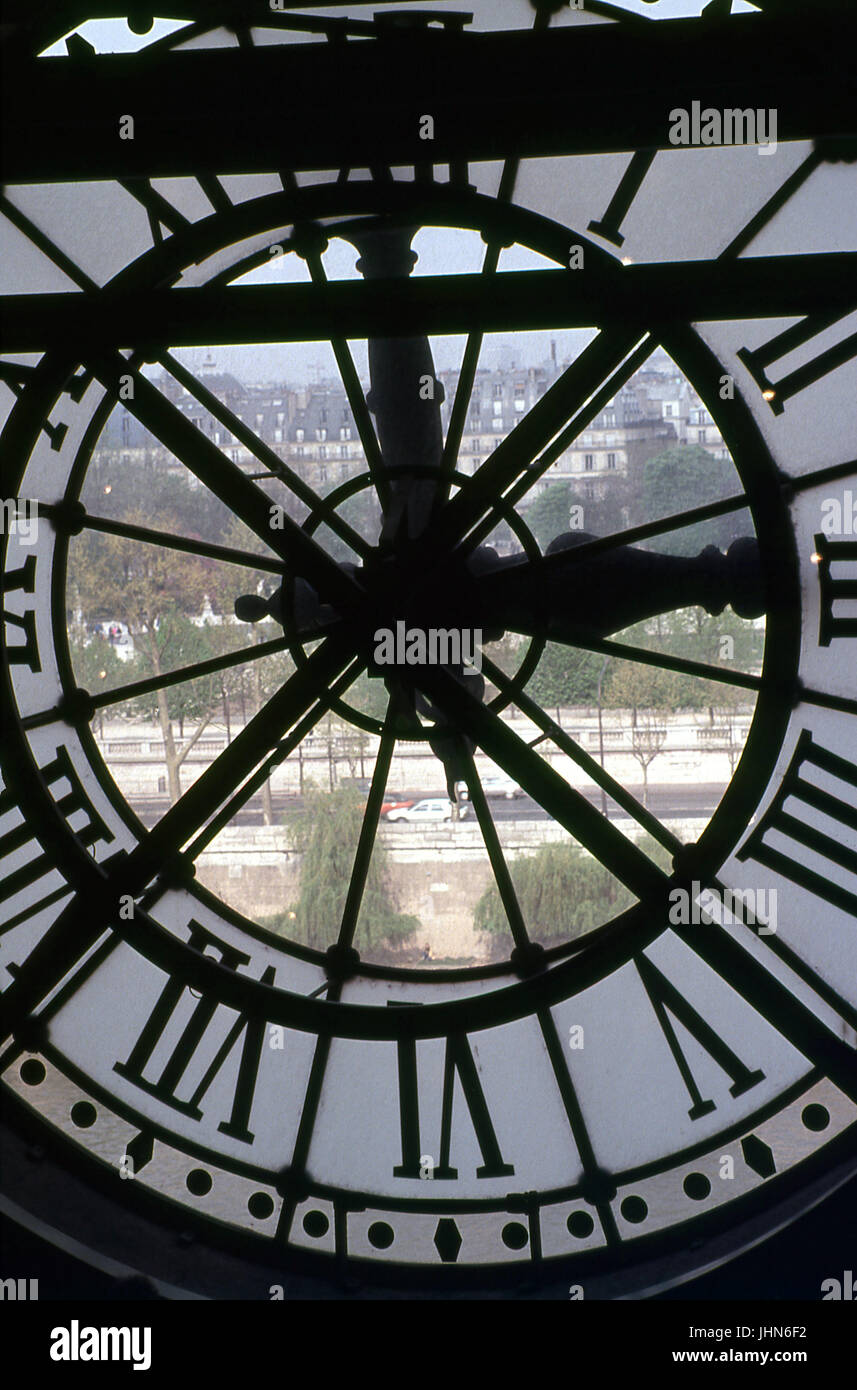 Uhr; Glasfenster; Musee d'Orsay, Paris Frankreich Stockfoto