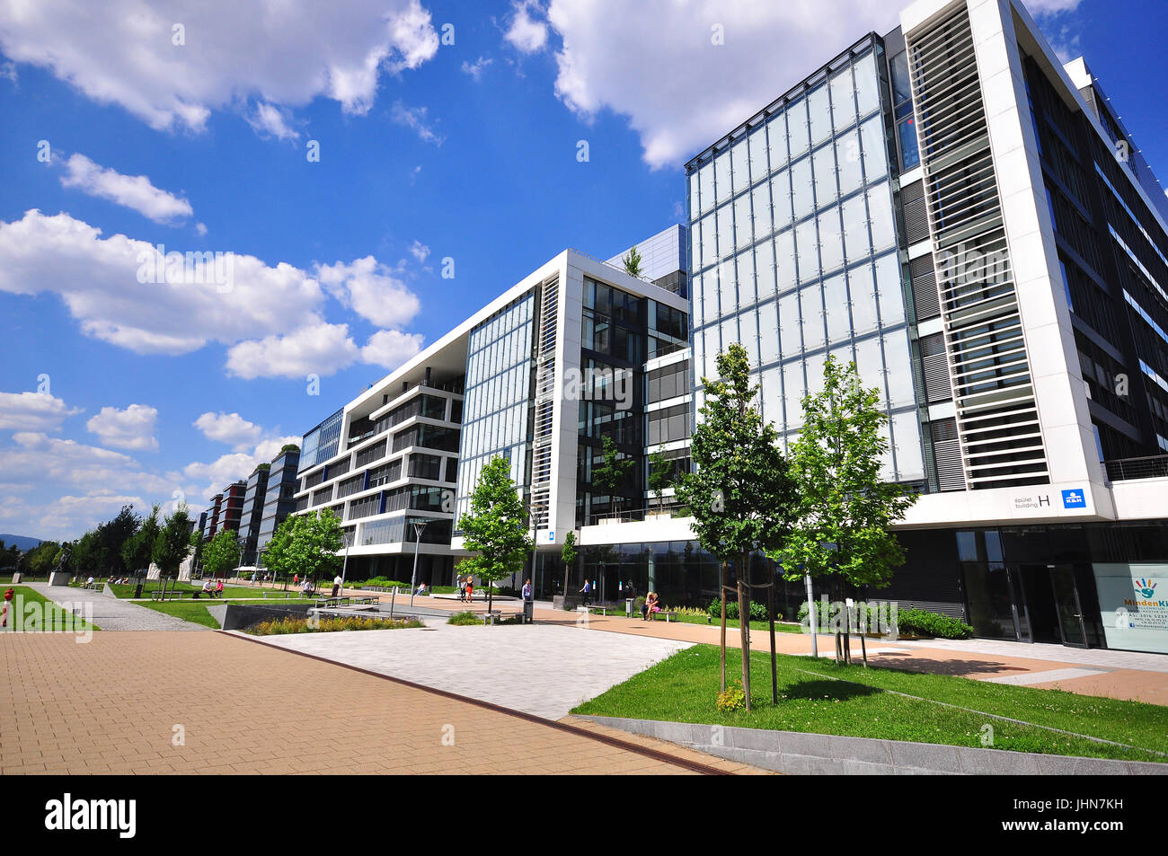 BUDAPEST, Ungarn - Juni 8: Blick auf die Gebäude im Geschäftsviertel von Budapest, Ungarn am 8. Juni 2016. Stockfoto