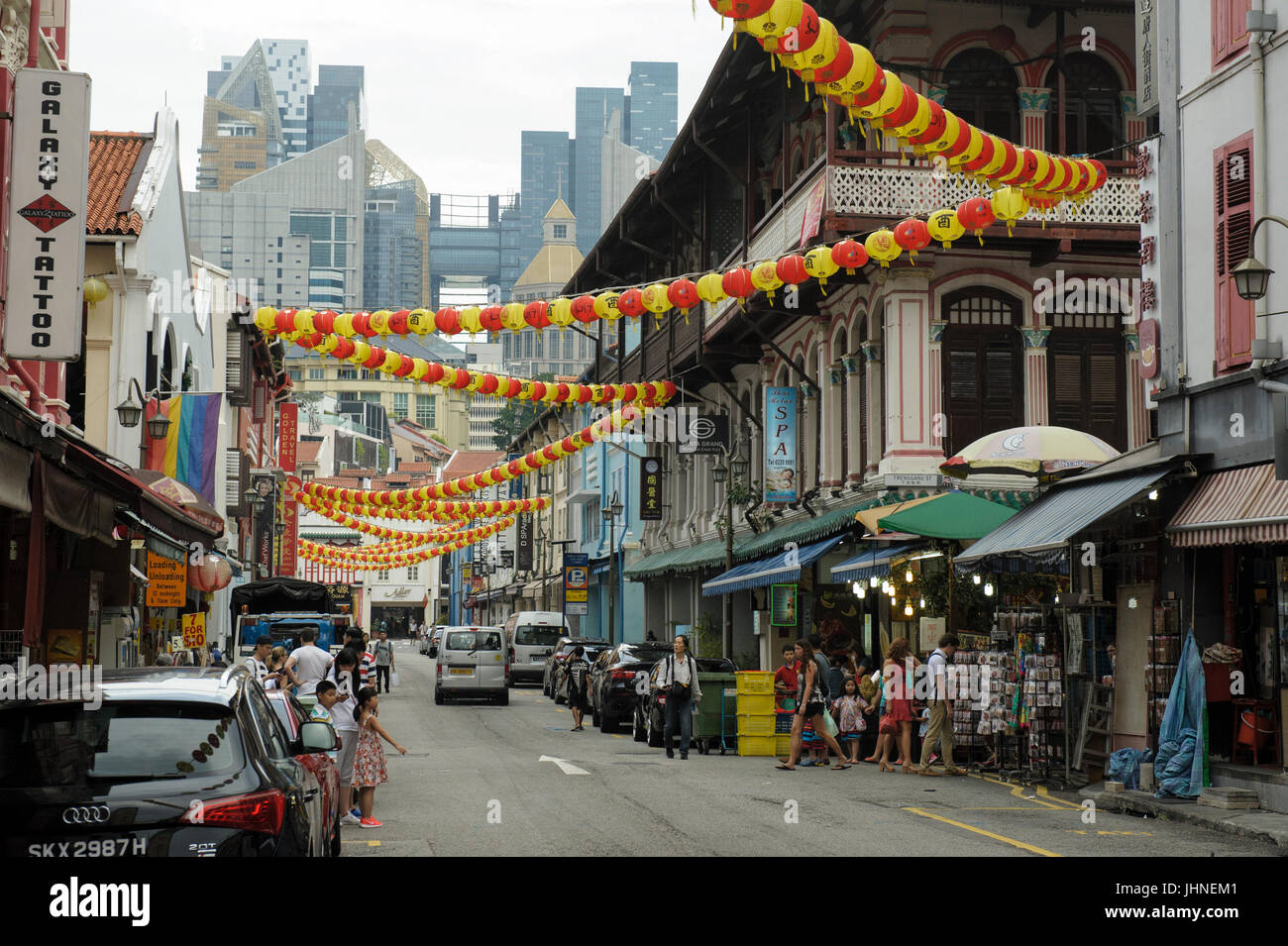 Blick auf der Suche nach Südosten entlang Pagoda Street in Richtung South Bridge Road. Trengganu Street führt auf der rechten Seite (im Vordergrund), Chinatown, Singapur Stockfoto