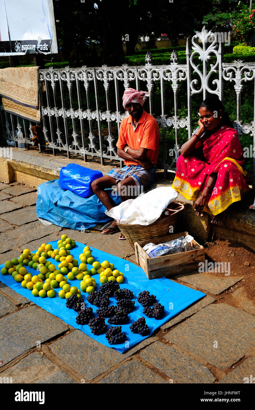 Indische Straße Verkäufer in Mysore, Karnataka, Indien Stockfoto