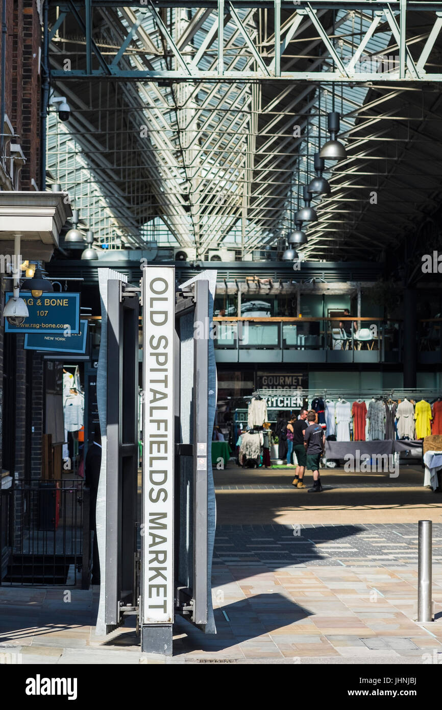 Old Spitalfields Market ist eine Markthalle in Spitalfields, Borough of Tower Hamlets, London, England, Vereinigtes Königreich Stockfoto
