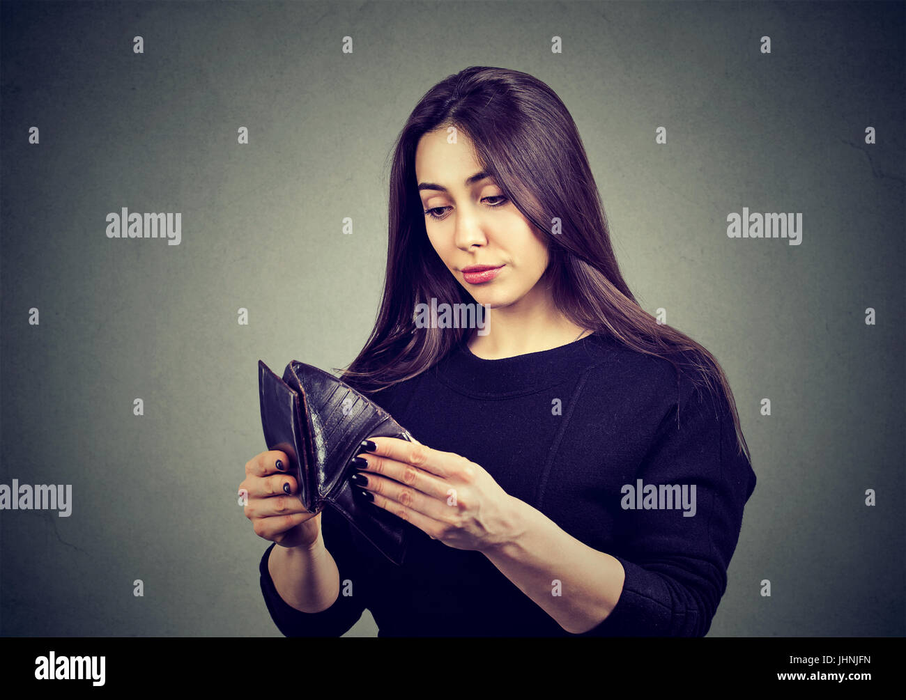 Frau ohne Geld. Geschäftsfrau Holding leere Brieftasche Stockfoto