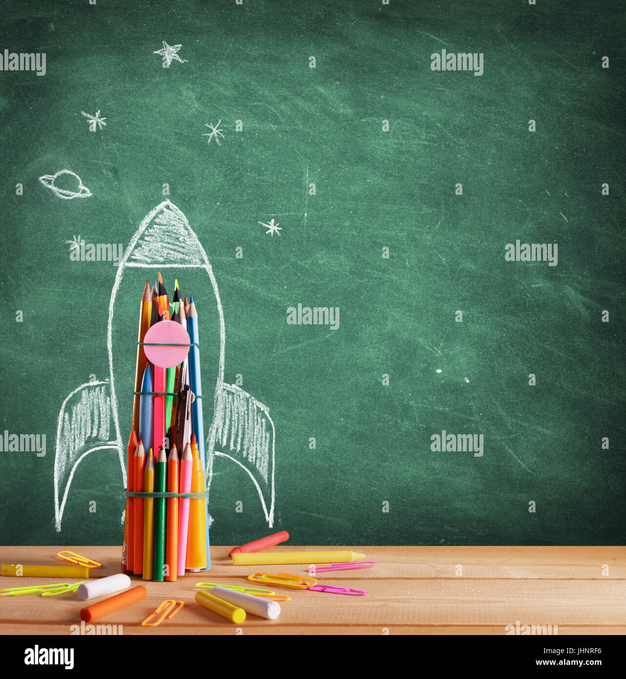 Back To School - Rakete Skizze auf Blackboard Stockfoto