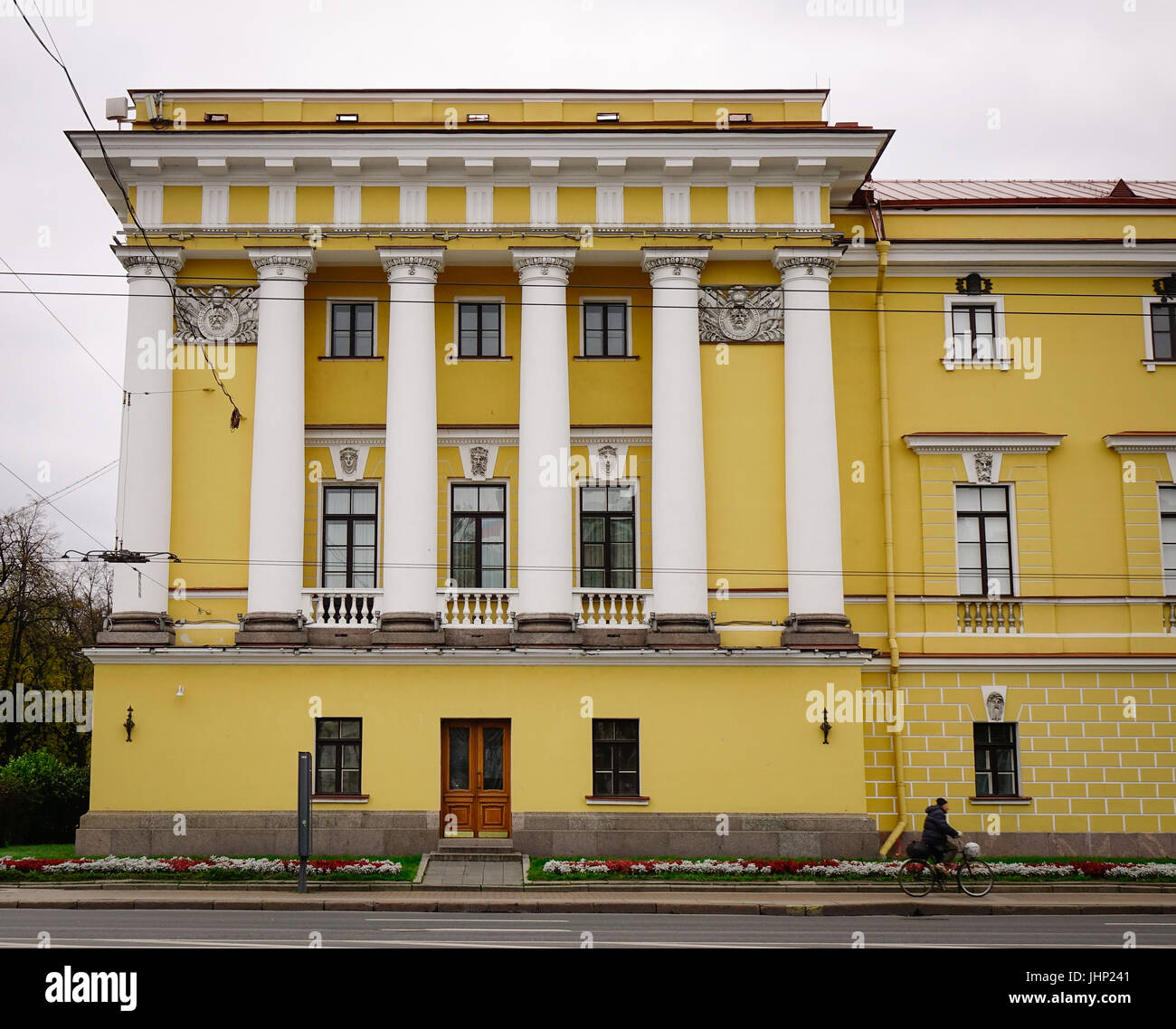 Sankt Petersburg, Russland - 10. Oktober 2016. Teil der Admiralität Gebäude in der Innenstadt von Sankt Petersburg, Russland. St. Petersburg ist die meisten westlichen Stadt o Stockfoto