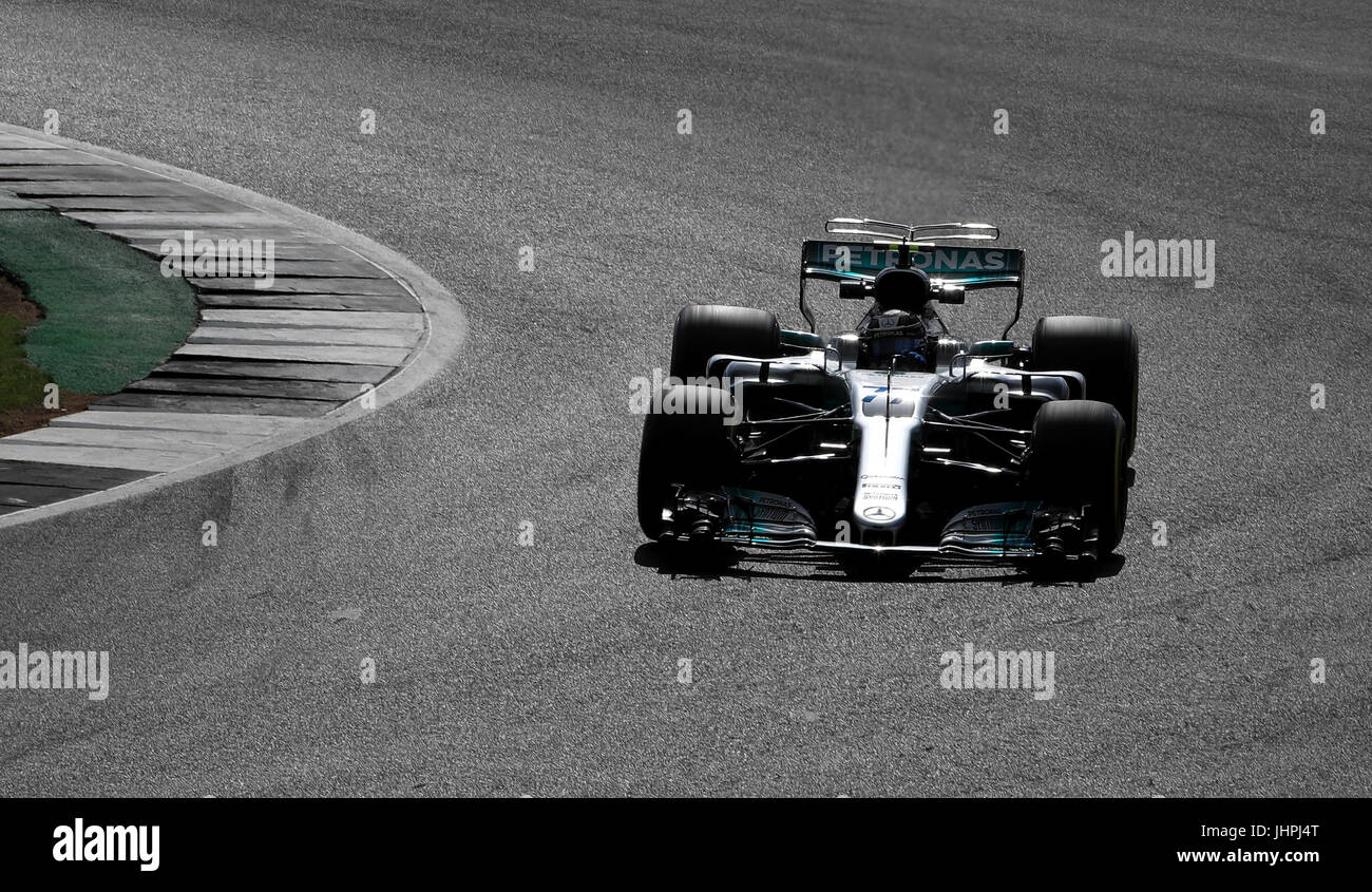 Mercedes' Valtteri Bottas während des zweiten Trainings des 2017 British Grand Prix in Silverstone, Towcester. PRESSEVERBAND Foto. Bild Datum: Freitag, 14. Juli 2017. Siehe PA Geschichte AUTO Briten. Bildnachweis sollte lauten: Tim Goode/PA Wire. Einschränkungen: Nur zur redaktionellen Verwendung. Kommerzielle Nutzung mit vorheriger Zustimmung von Teams. Stockfoto