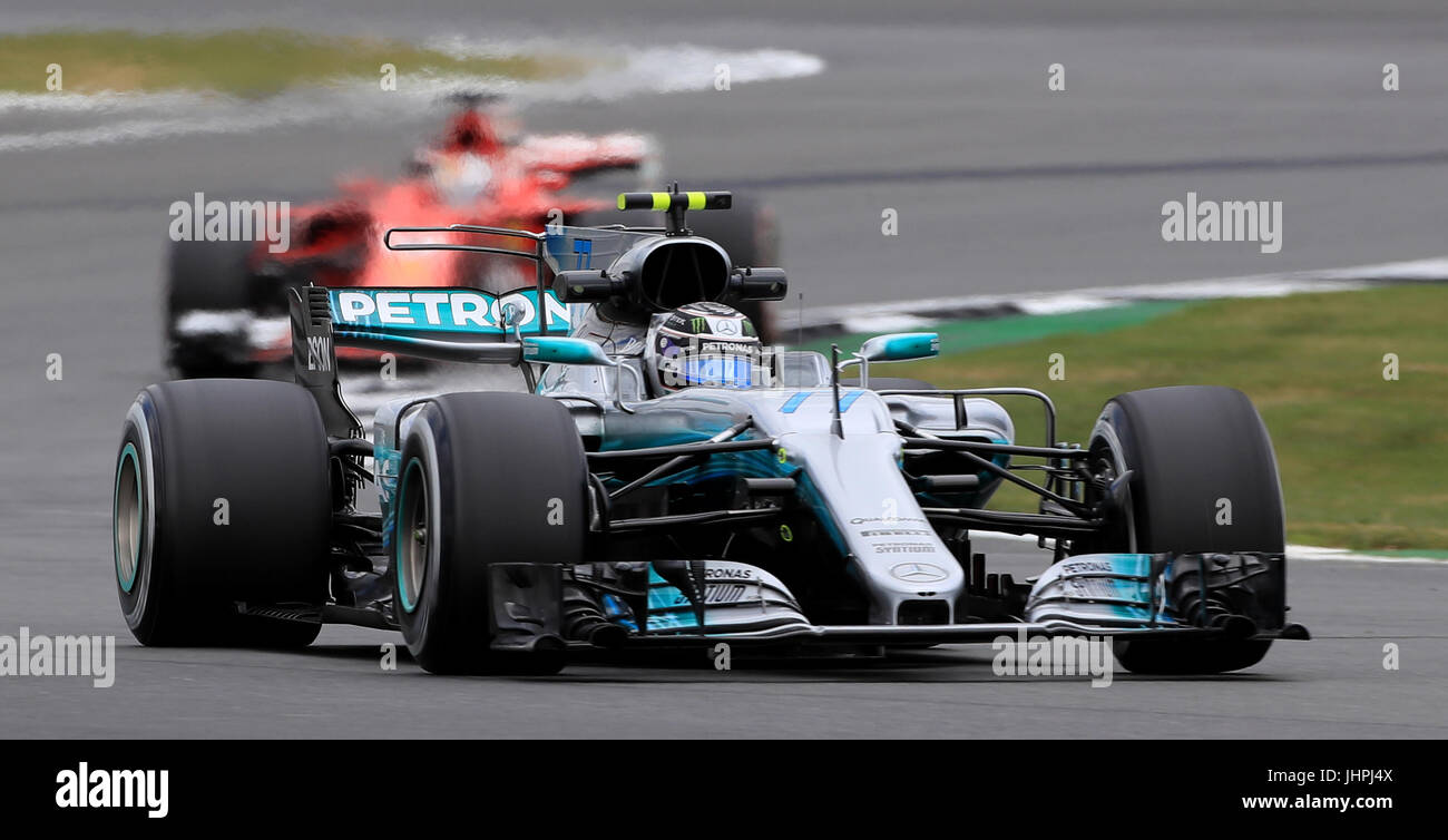 Mercedes' Valtteri Bottas während des zweiten Trainings des 2017 British Grand Prix in Silverstone, Towcester. PRESSEVERBAND Foto. Bild Datum: Freitag, 14. Juli 2017. Siehe PA Geschichte AUTO Briten. Bildnachweis sollte lauten: Tim Goode/PA Wire. Einschränkungen: Nur zur redaktionellen Verwendung. Kommerzielle Nutzung mit vorheriger Zustimmung von Teams. Stockfoto