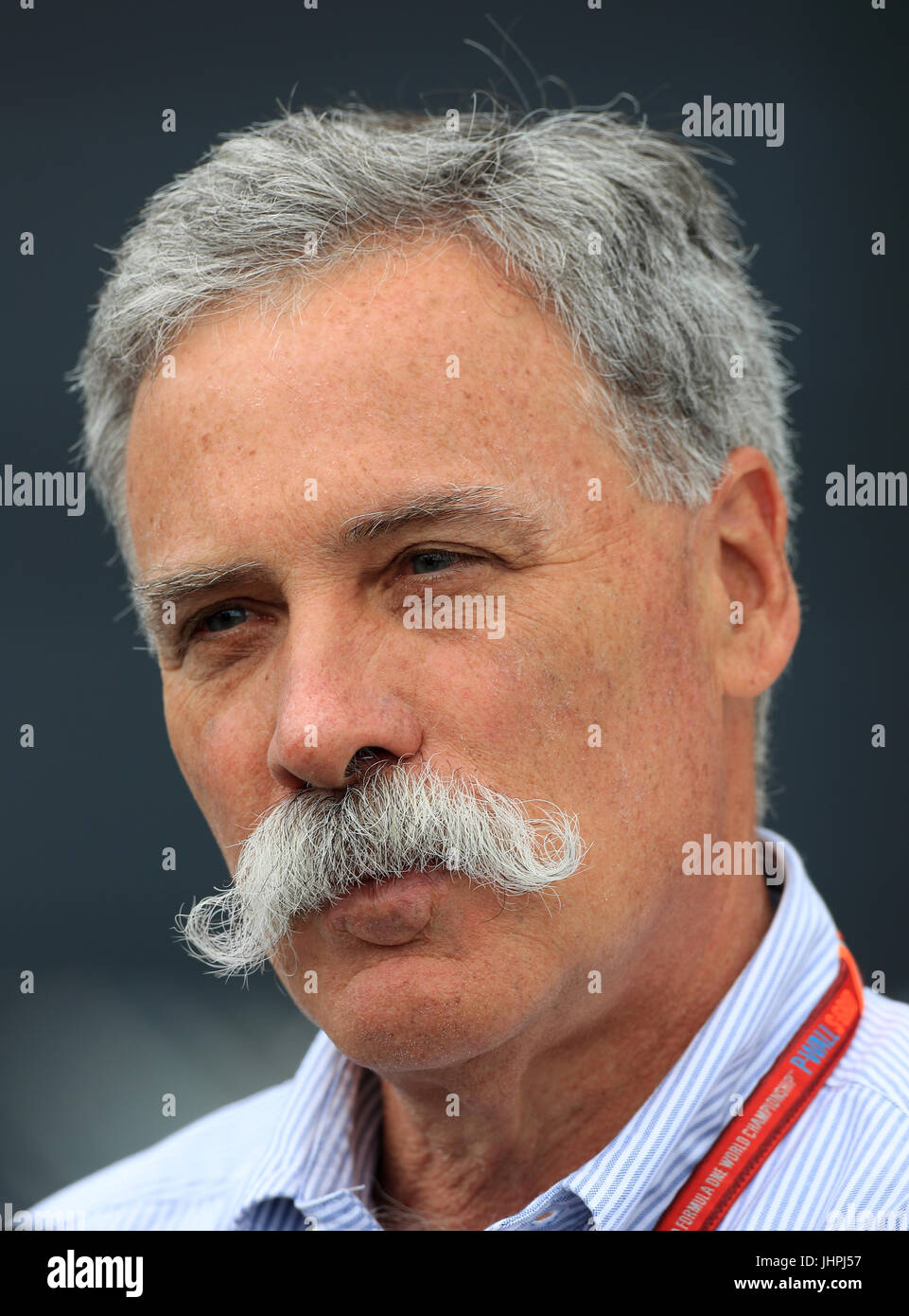 Der Besitzer von Liberty Media Chase Carey beim zweiten Training des Grand Prix von Großbritannien 2017 auf dem Silverstone Circuit, Towcester. DRÜCKEN SIE VERBANDSFOTO. Bilddatum: Freitag, 14. Juli 2017. Siehe PA Story AUTO British. Bildnachweis sollte lauten: Tim Goode/PA Wire. Stockfoto