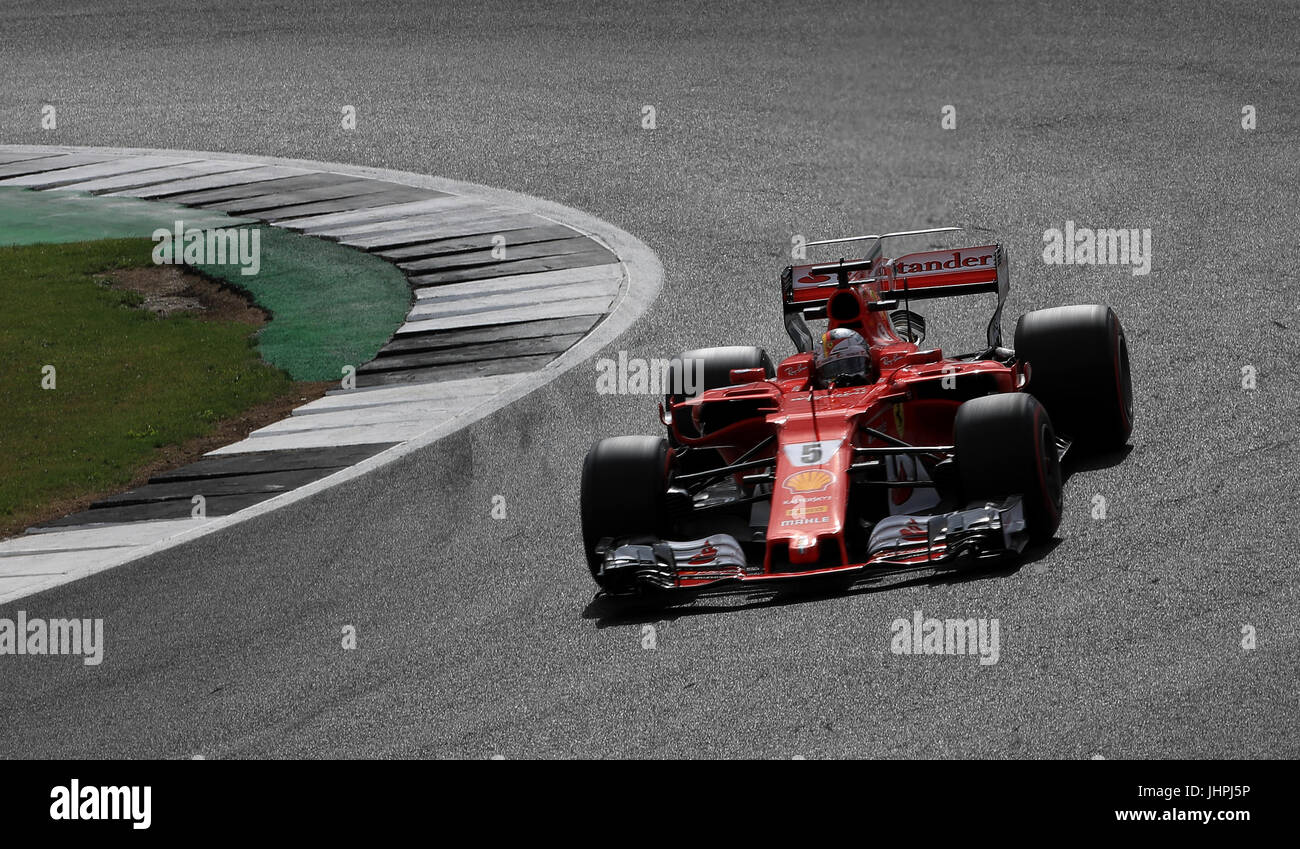 Ferrari Sebastian Vettel im zweiten Training des 2017 British Grand Prix in Silverstone, Towcester. PRESSEVERBAND Foto. Bild Datum: Freitag, 14. Juli 2017. Siehe PA Geschichte AUTO Briten. Bildnachweis sollte lauten: Tim Goode/PA Wire. Einschränkungen: Nur zur redaktionellen Verwendung. Kommerzielle Nutzung mit vorheriger Zustimmung von Teams. Stockfoto