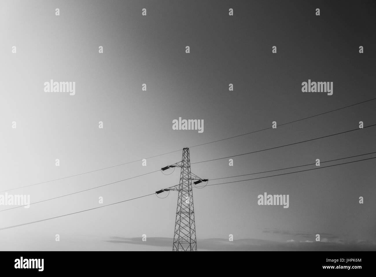 Silhouette von einem Powerline bei Sonnenuntergang. Stockfoto