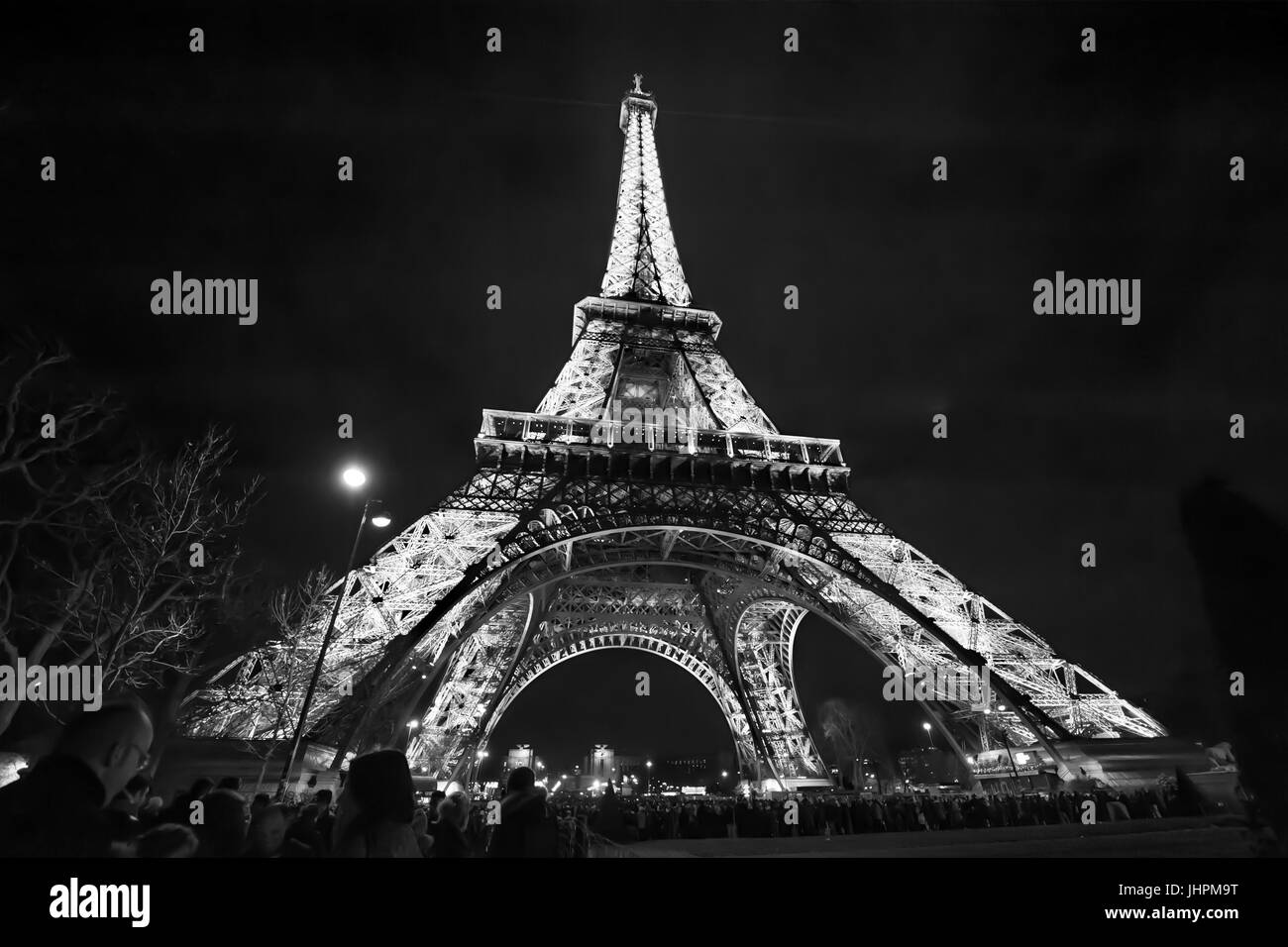 PARIS, Frankreich - 1. Januar 2016: Eiffel-Turm-Light-Leistung, beleuchtet zeigen. Stockfoto