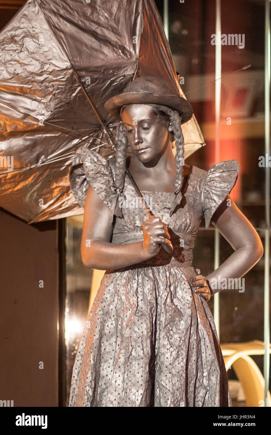 Eine lebendige "Statue" WaterFire in Providence, Rhode Island Stockfoto