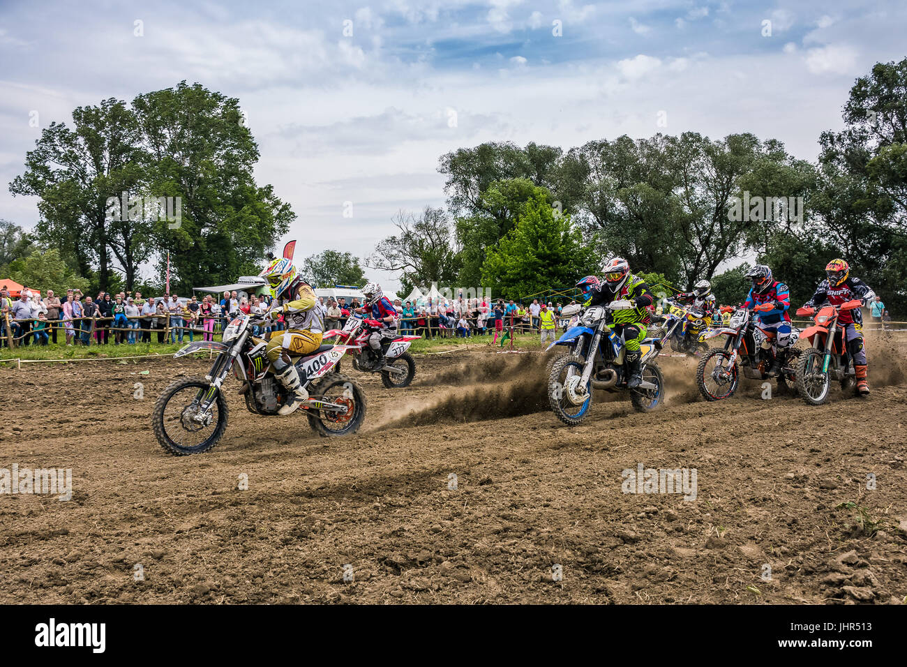 Uzhgorod, Ukraine - 21. Mai 2017: Extreme Enduro MOTO SPORT. KTM Fahrer starten. Transkarpatien regionalen Motocross-Meisterschaft Stockfoto