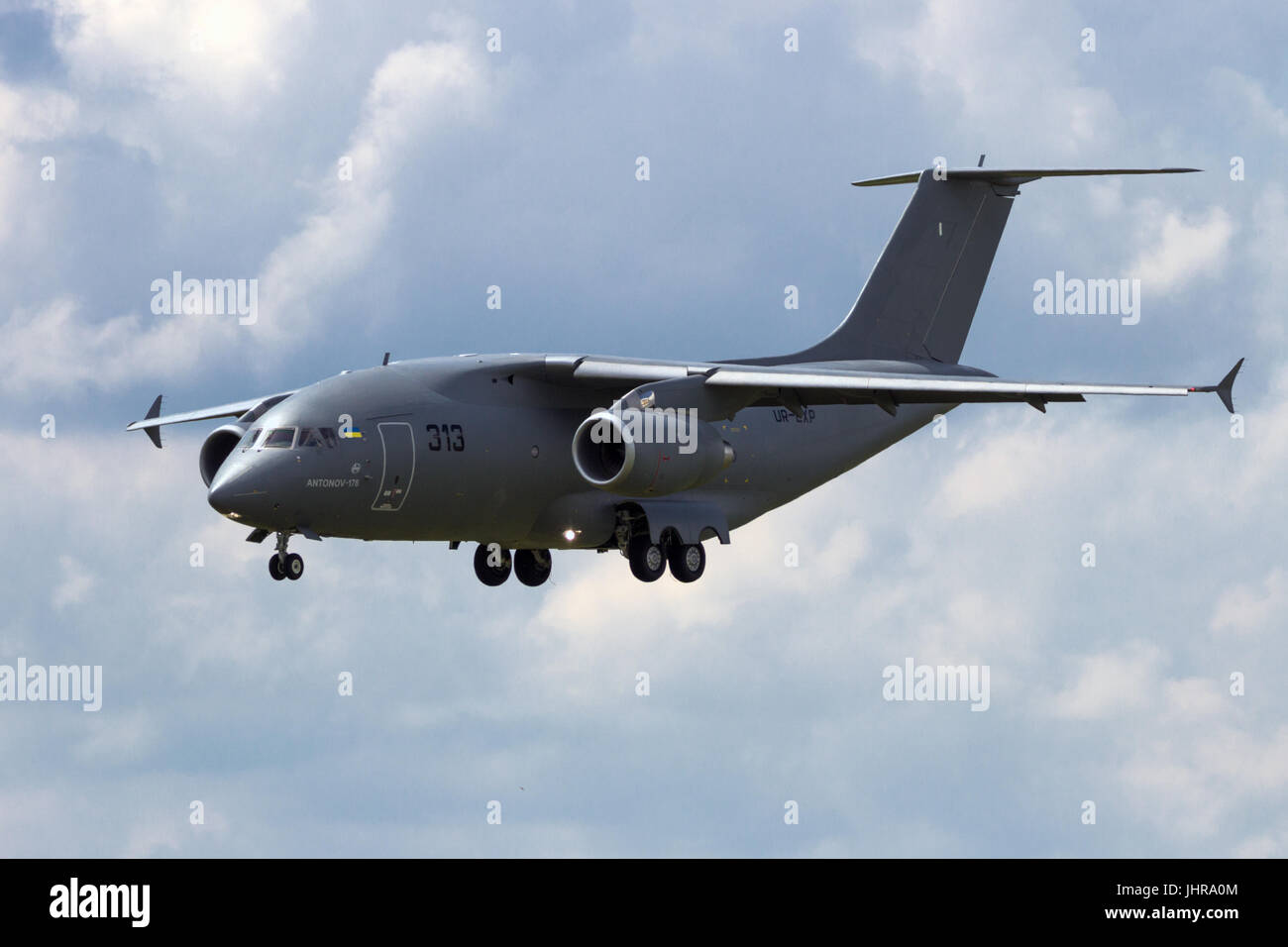 Berlin - May 2, 2016: Antonov An-178, kurze reichweite mittlere - Luftbrücke Military Transport Flugzeug, zu Land während der ILA Berlin Airshow auf Berlin - scho Stockfoto