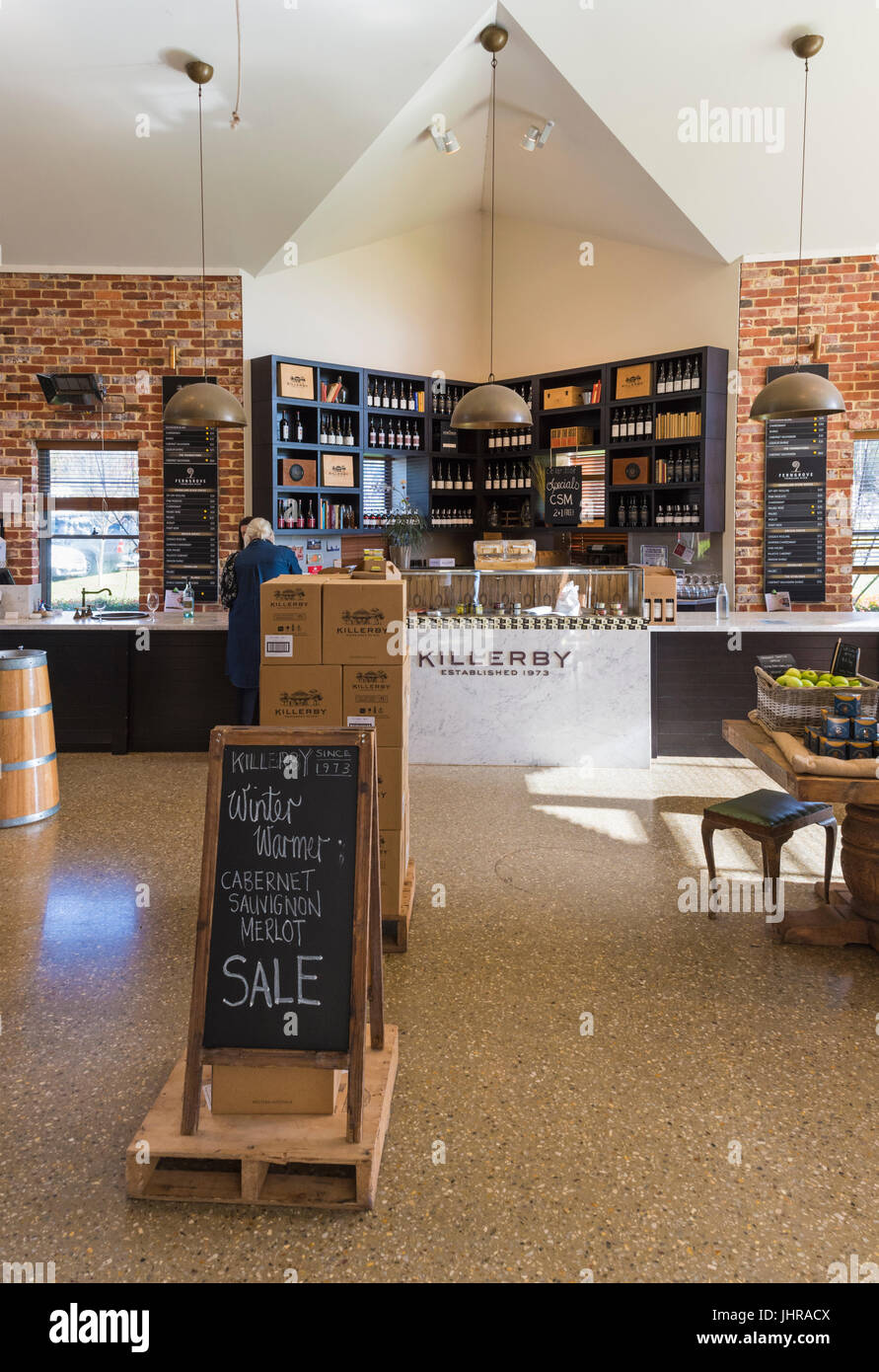 Weinprobe im Killerby Weine Cellar Door, Wilyabrup, Western Australia Stockfoto