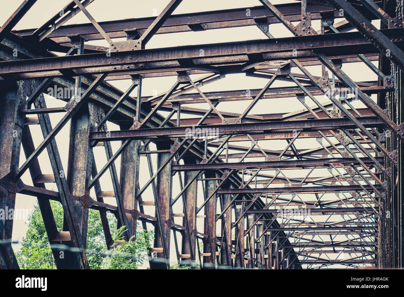 alten rostigen Stahl Brückenbau, verrostet Stahlträger Stockfoto