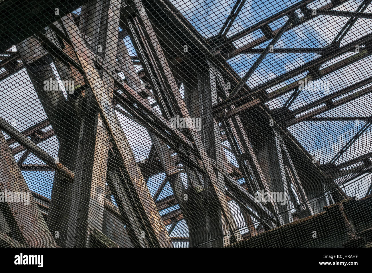alten rostigen Stahl Brückenbau, verrostet Stahlträger Stockfoto