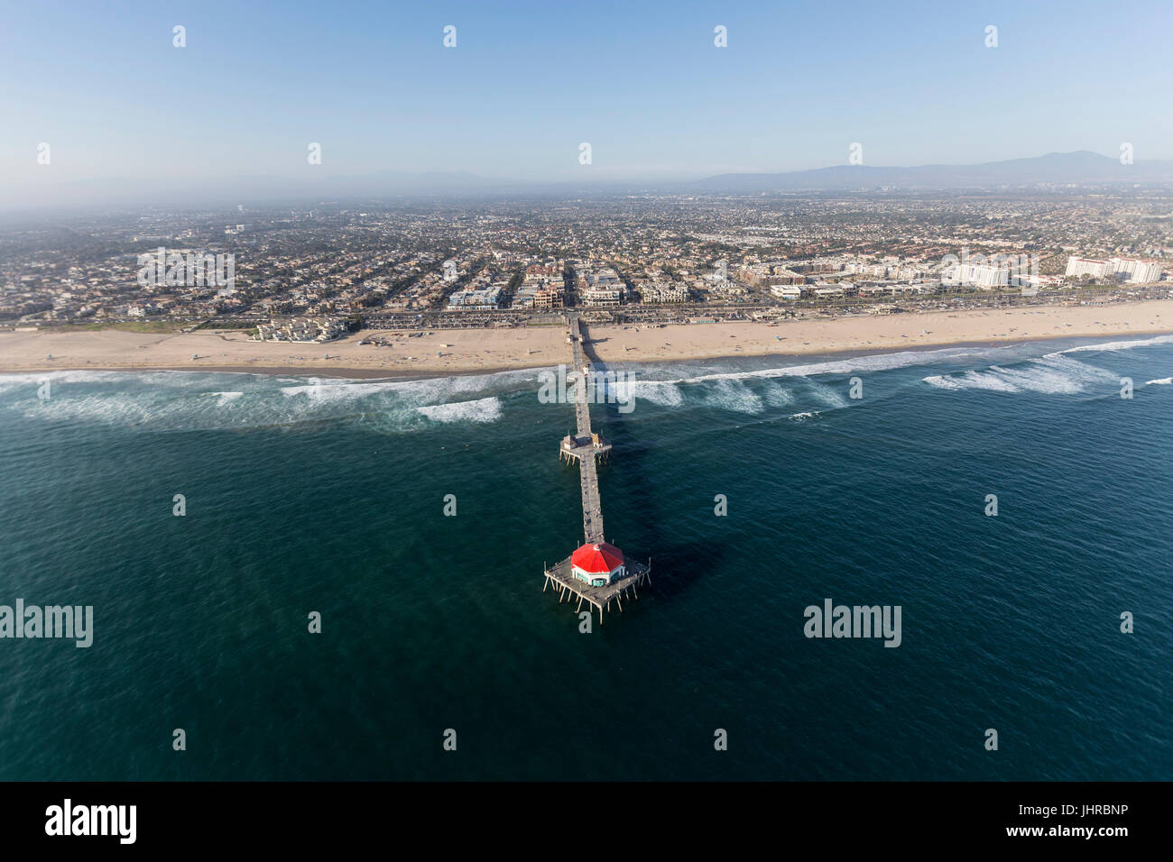 Luftaufnahme des beliebten Huntington Beach Pier in Südkalifornien. Stockfoto