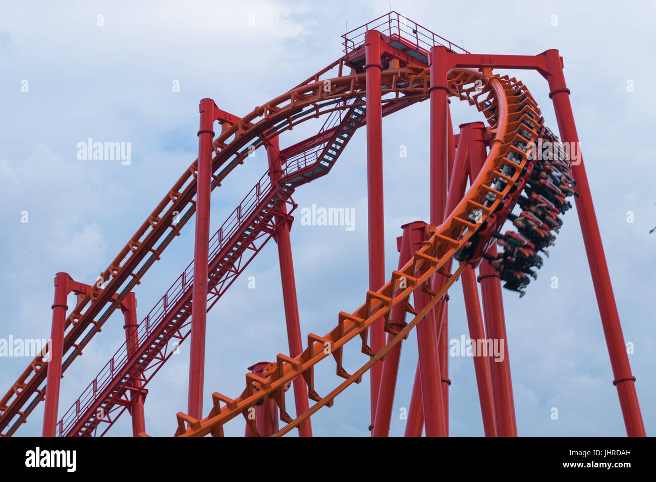 Achterbahn im Park Stockfoto