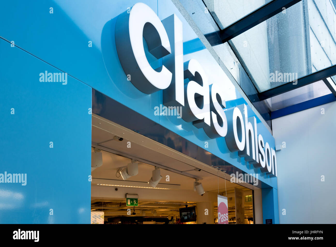 Clas Ohlson Zweig. Clas Ohlson ist eine schwedische Baumarkt-Kette, die in Hardware, Haus, Freizeit, Elektro- und Multimedia-Produkten spezialisiert. Stockfoto