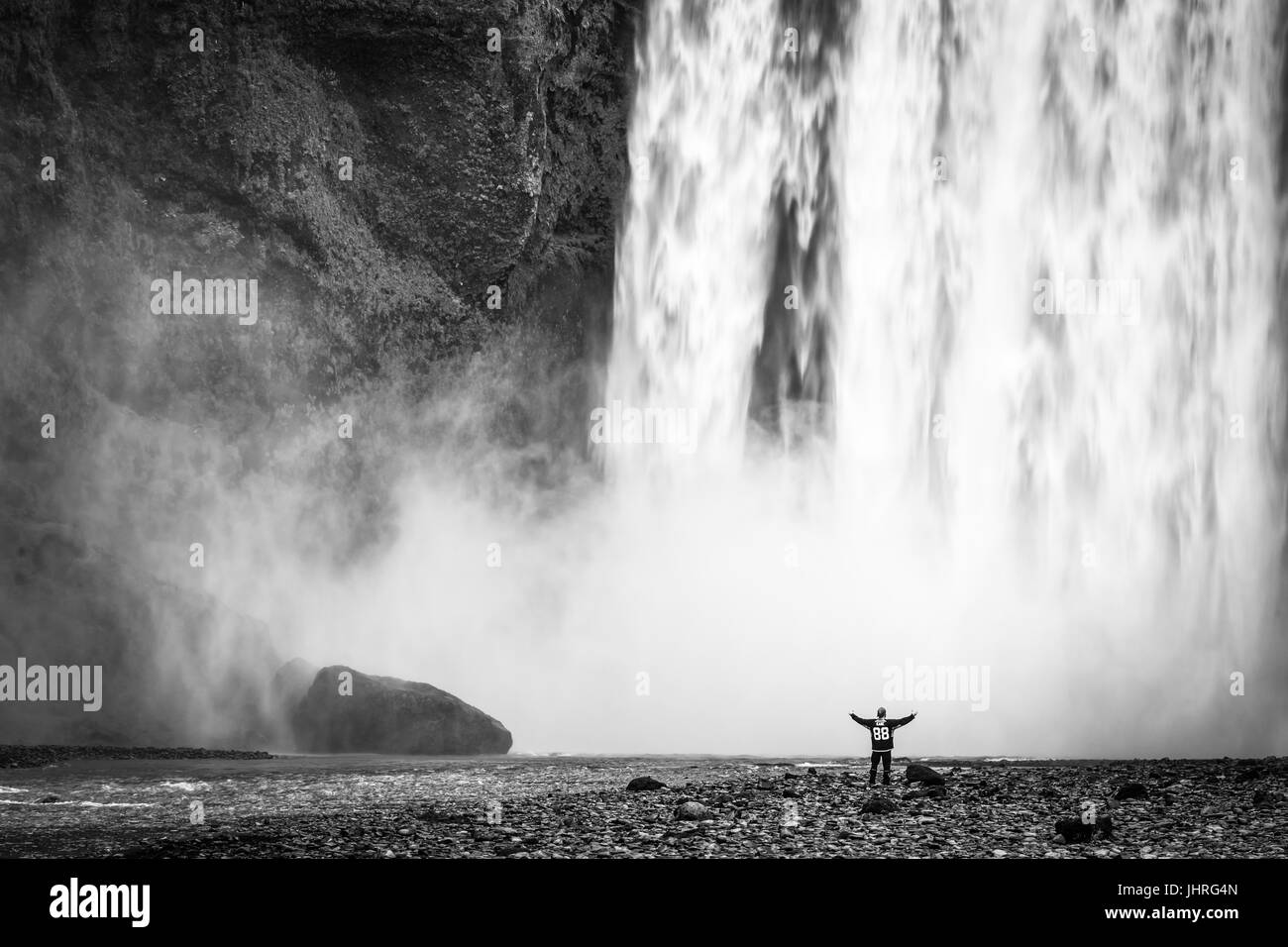 Wasserfall in Monochrom Stockfoto