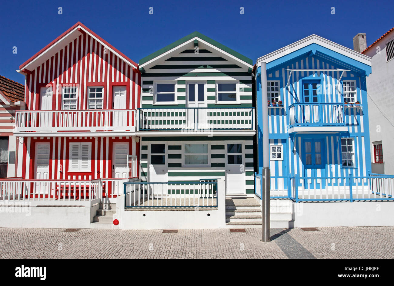 Bunten Süßigkeiten gestreift Ferienhäuser in Costa Nova in der Nähe von Aveiro, Portugal Stockfoto