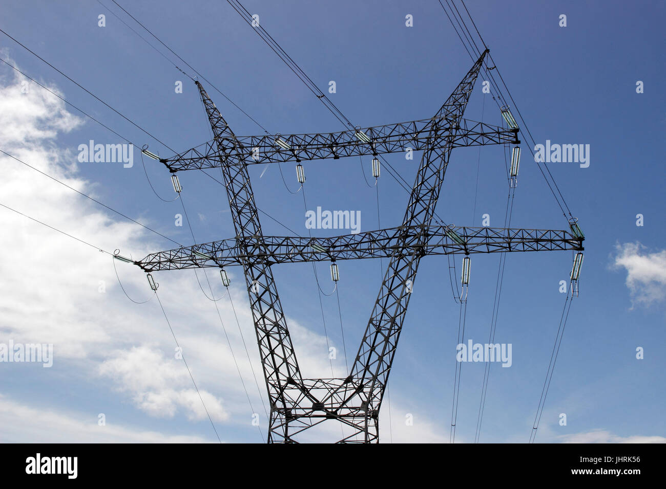 Elektrische Stromleitungen über Pinhao Portugal Douro-Fluss Stockfoto