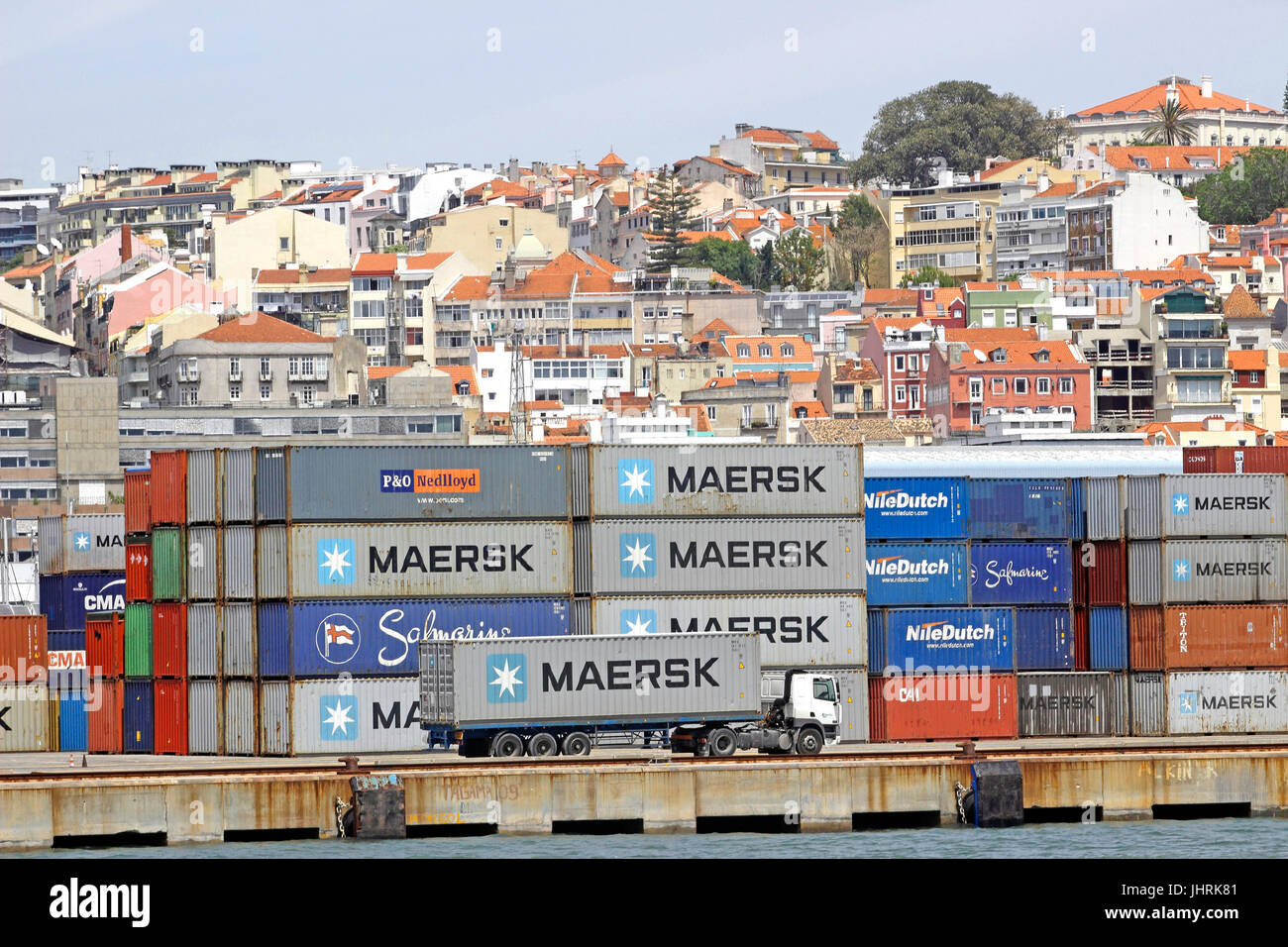 Container Hafen von Lissabon über den Tejo Lissabon Portugal Stockfoto