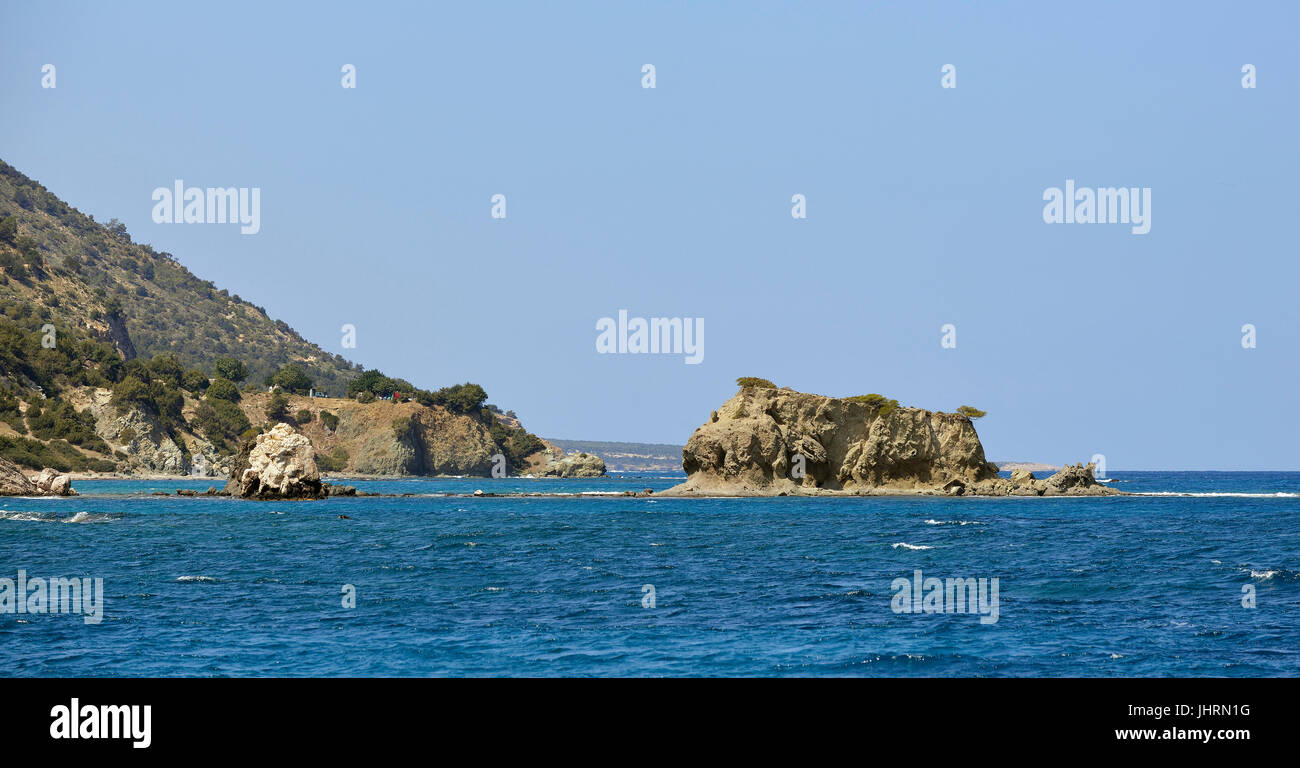 Inseln in der Nähe von Aphrodite Bädern, Nordostküste der Halbinsel Akamas, Zypern Stockfoto