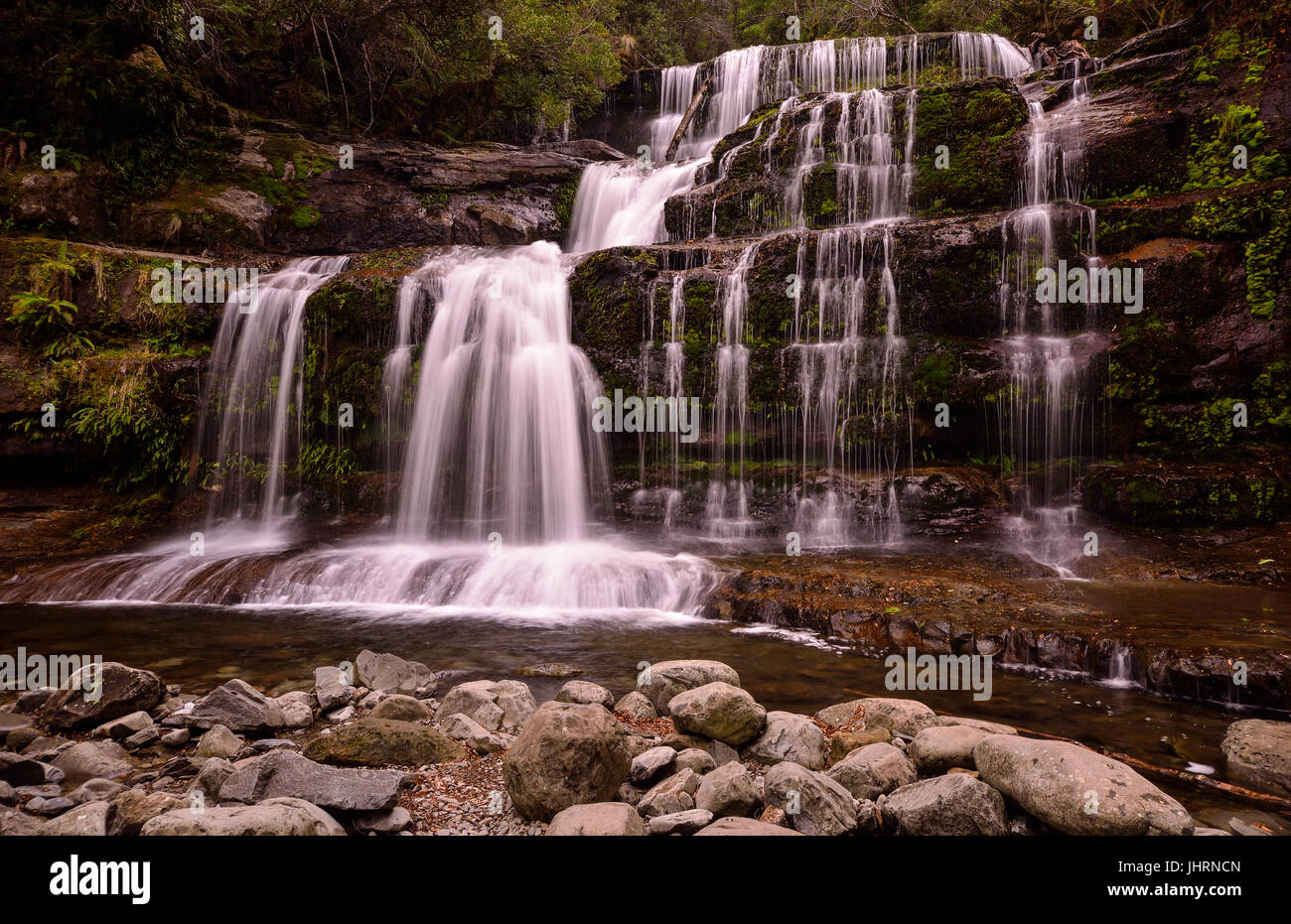 Unteren Liffey fällt. Einer der vielen schönen Wasserfällen auf Tasmanien, Australien. Die Wasserfälle sind mit Regenwald umgeben und ist ein ruhigen Ort. Stockfoto