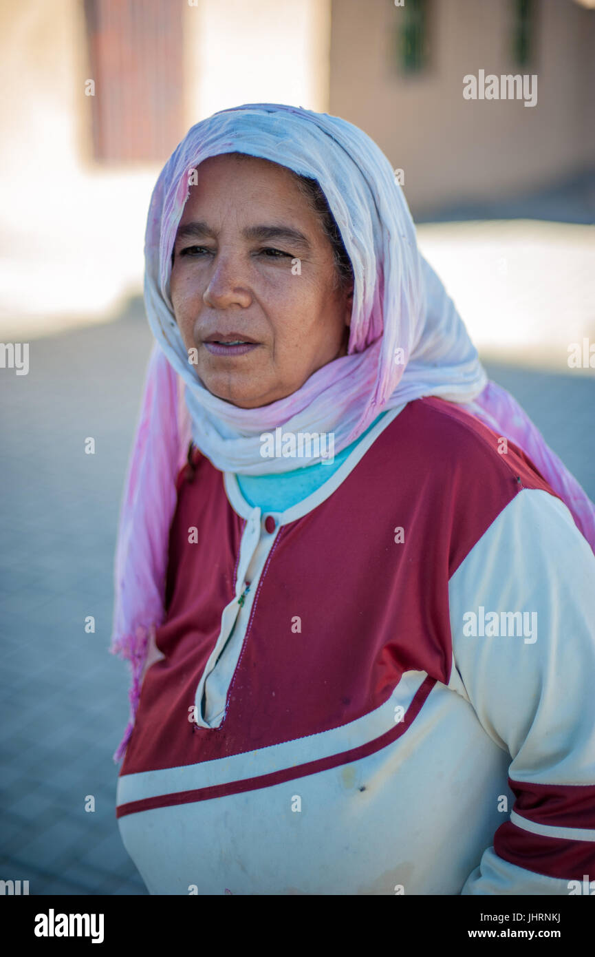 Porträt der Frau in Merzouga, Marokko Stockfoto