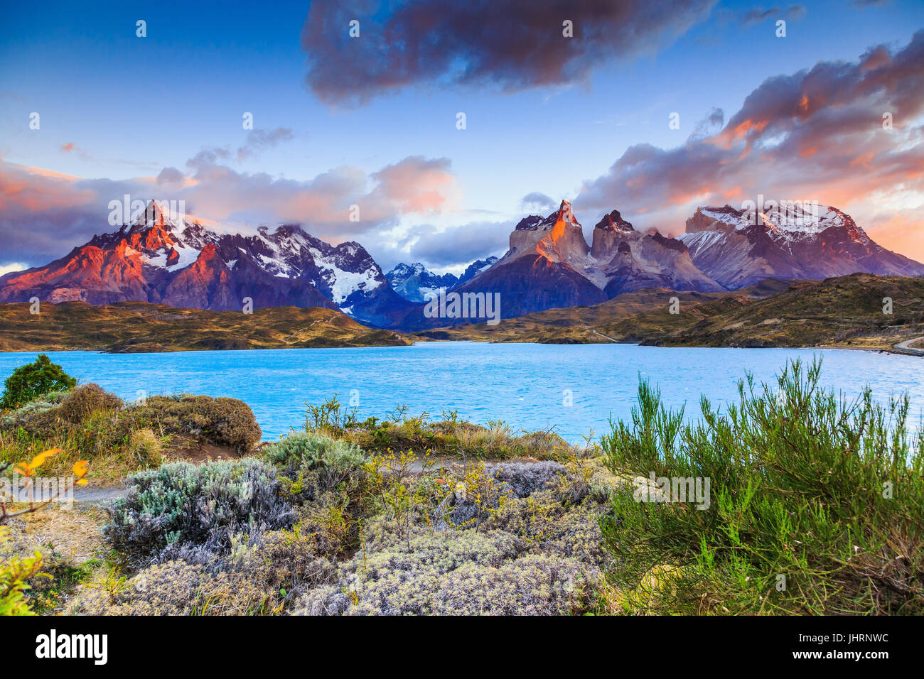 Torres Del Paine Nationalpark, Chile. Sonnenaufgang am Pehoe See. Stockfoto
