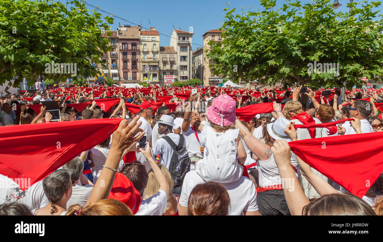 Feierliche Eröffnung des San Fermin Festival am Rathausplatz in Pamplona, Spanien Stockfoto