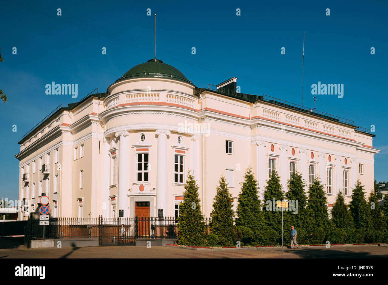 Brest, Weißrussland - 6. Juni 2017: Brest Region Main Department der Nationalbank. Regierung und Zentralbank der Republik Belarus. Alten Build Stockfoto