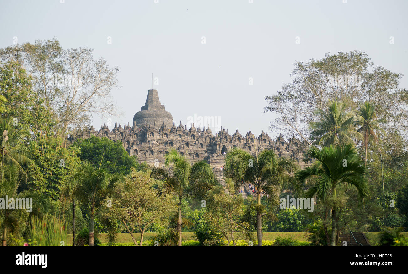 Malerische Aussicht auf buddhistischen Borobudur Tempel Zentraljava, Indonesien. Stockfoto