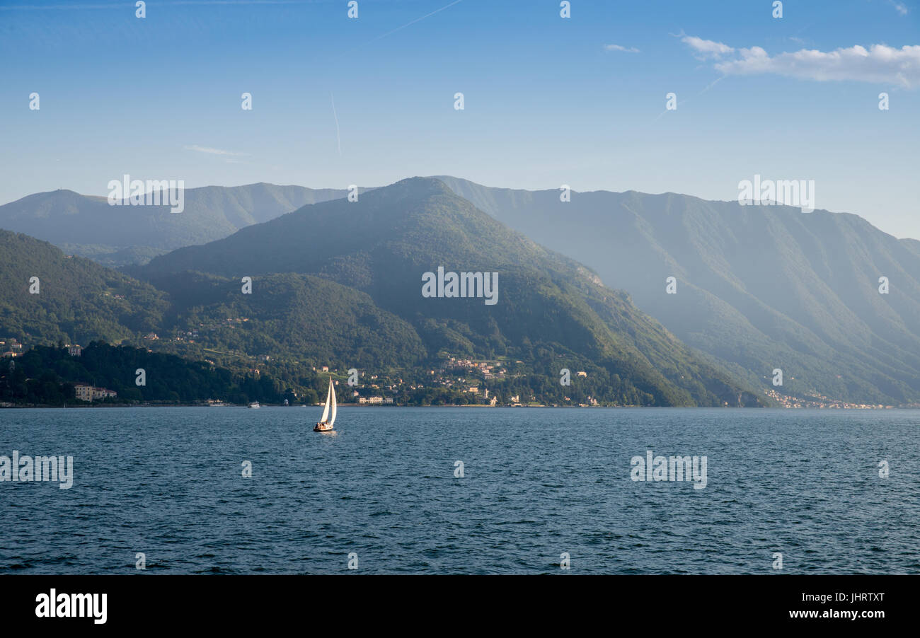 Yacht segeln auf See Como, Italien Stockfoto