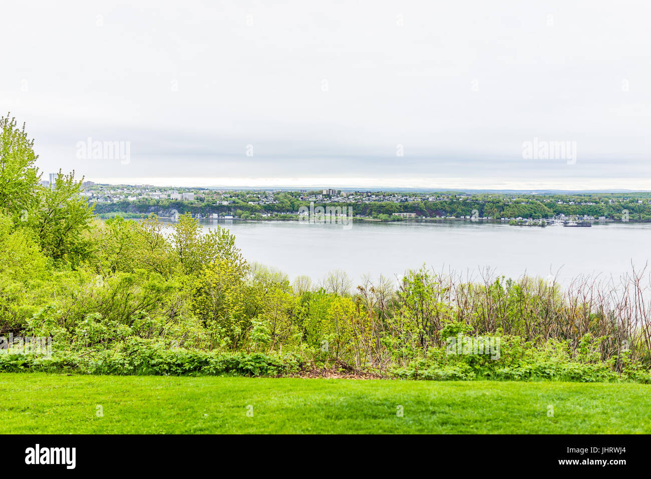 Stadtbild oder Skyline von Levis Stadt von Plaines Emmanuel im Sommer in Quebec City, Kanada mit Blick auf den St. Lorenz Strom Stockfoto