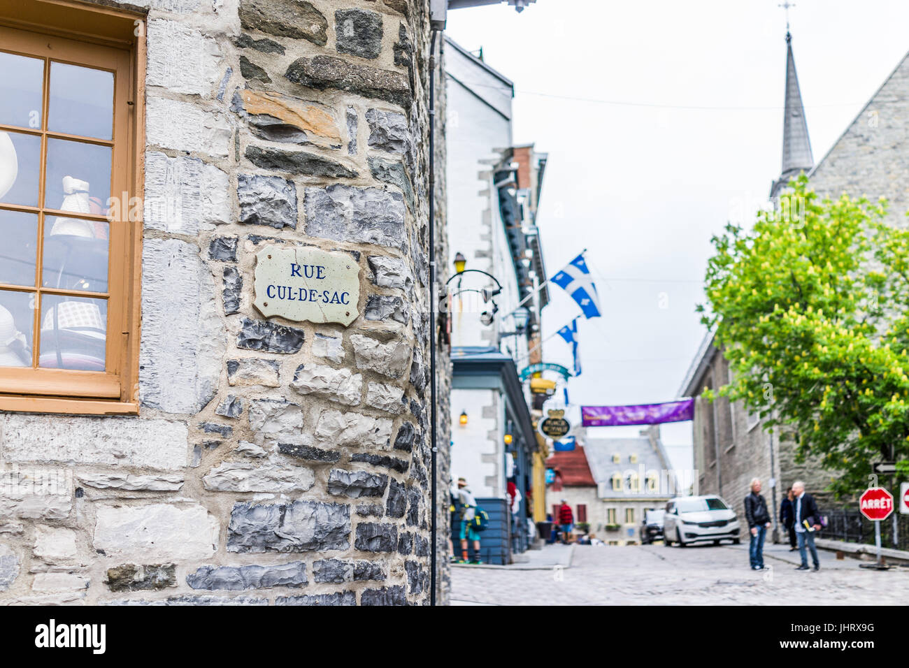 Quebec Stadt, Kanada - 30. Mai 2017: Untere Altstadt Straße mit Nahaufnahme von Rue Sackgasse Zeichen Stockfoto