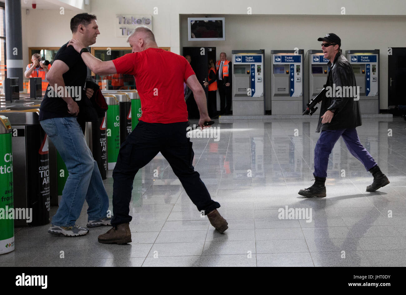 Stadt Dublin, Irland. 14. Juli 2017. Irland hat eine Moderate Status in Bezug auf die Möglichkeit einer internationalen Terroranschlags von Organisationen wie ISIS. Aber es hat ein wachsendes Problem der heimischen Terror von organisierten Banden und republikanischen Dissidentengruppen wie der Real IRA, mit der Möglichkeit der letzteren Gruppe Planung Terroranschläge in Nordirland oder auf dem britischen Festland. Um dem entgegenzuwirken haben die irische Polizei angekündigt, erweitern sie anti-Terror-Reaktion Polizeieinheiten auf 10 Bereiche außerhalb von Dublin. Bildnachweis: RollingNews.ie/Alamy Live-Nachrichten Stockfoto