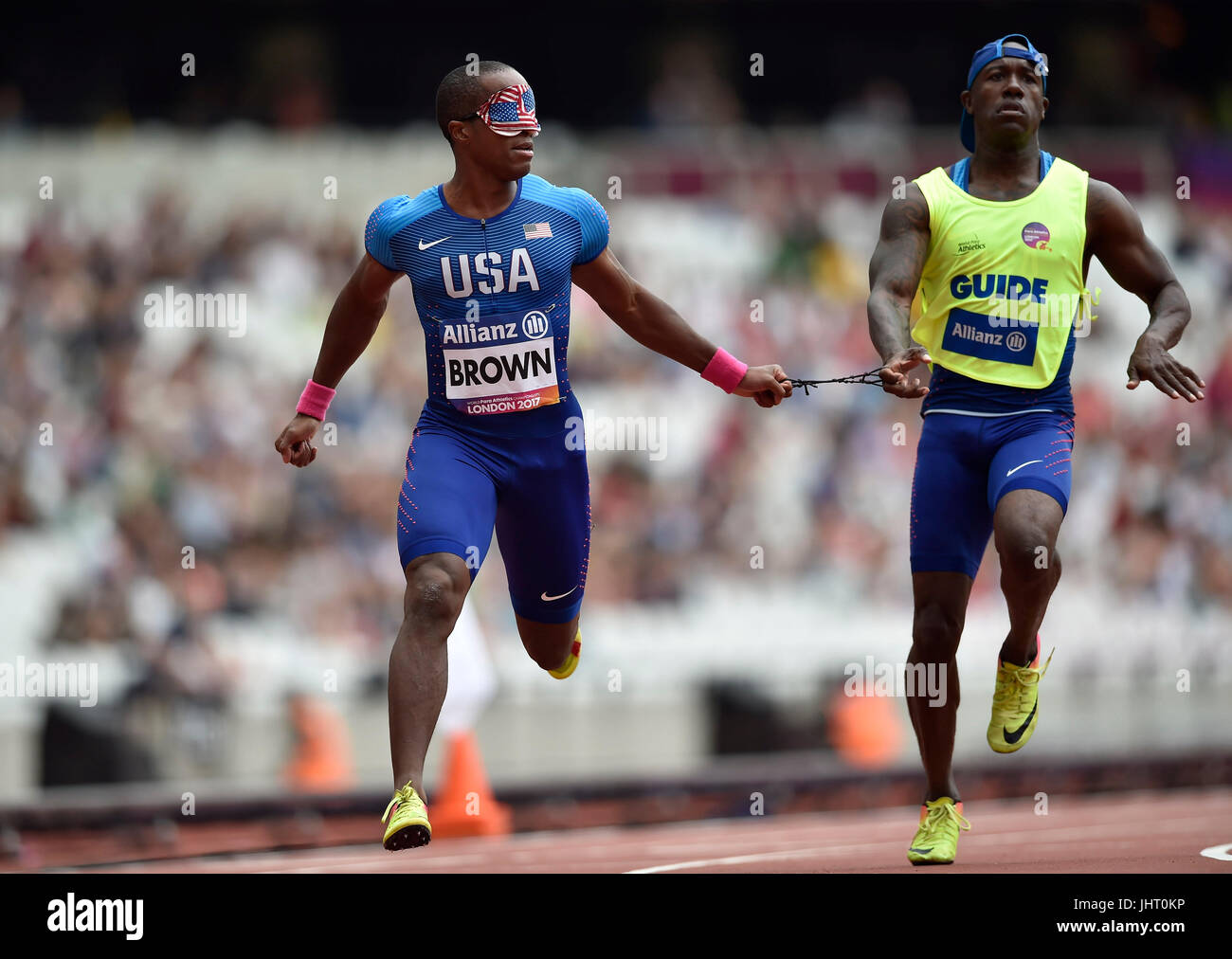 London, UK. 15. Juli 2017.  David Brown, Führer Jerome Avery (USA) in Aktion während Männer 100 M T11, R1, H3/3 Welt Para Leichtathletik Weltmeisterschaften London 2017, am Samstag. Foto: Taka G Wu Credit: Taka Wu/Alamy Live-Nachrichten Stockfoto