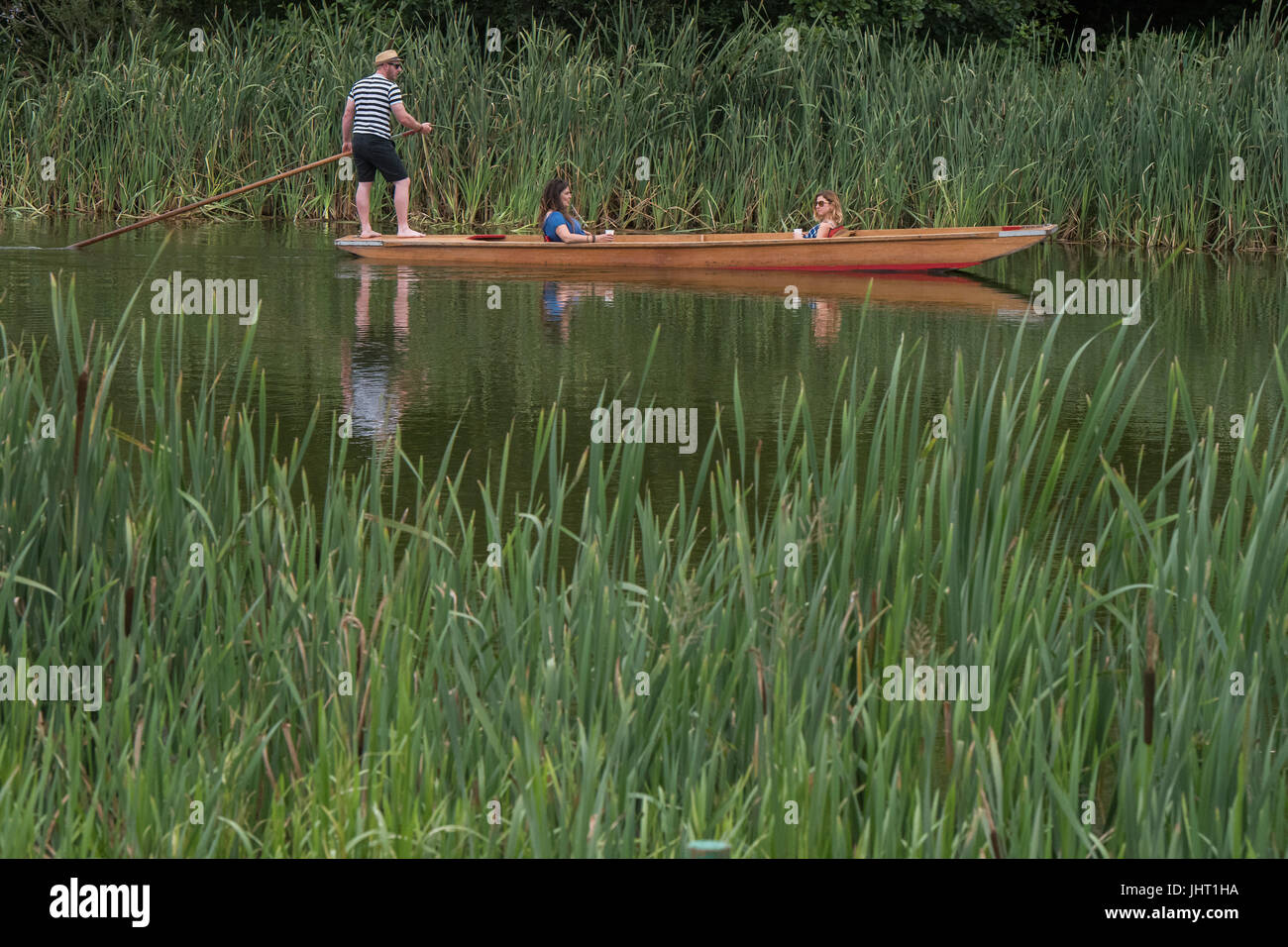 Suffolk, UK. 15. Juli 2017.    Bootfahren auf dem See - 2017 Latitude Festival, Henham Park. Suffolk 15. Juli 2017 Stockfoto