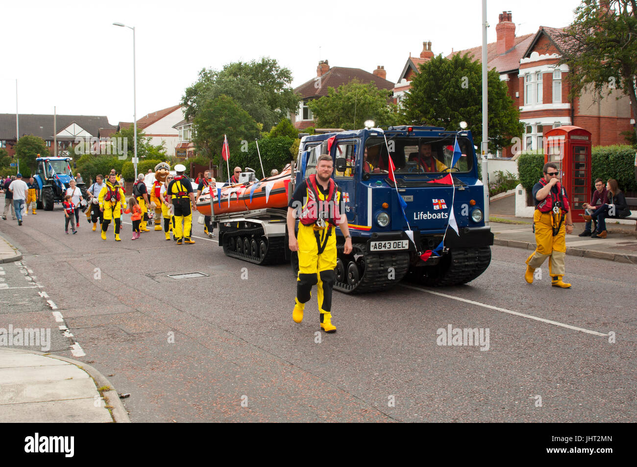 Samstag, 15. Juli, Hoylake, Wirral, Merseyside. Die jährliche Parade durch Meer Stadt von Hoylake während des Festivals von Wirral Premieren. Bildnachweis: Niall Woods/Alamy Live-Nachrichten Stockfoto