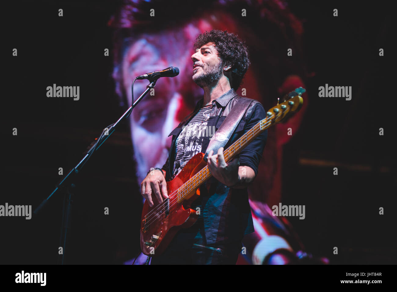 Barolo, Italien. 15. Juli 2017. Carmen Consoli, Max Gazzè und Daniele Silvestri, die live auf dem Collisioni Festival 2017 Credit: Alessandro Bosio/Alamy Live News Stockfoto