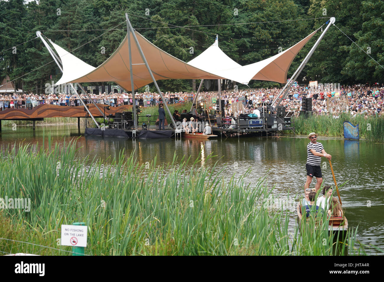Latitude Festival, UK. 16. Juli 2017. Katherine Jenkins auf der Bühne am See am Tag 4 (Sonntag) von 2017 Latitude Festival in Henham Park, Southwold in Suffolk durchführen. Foto: Sonntag, 16. Juli 2017. Bildnachweis sollte lauten: Roger Garfield/Alamy Live News. Stockfoto
