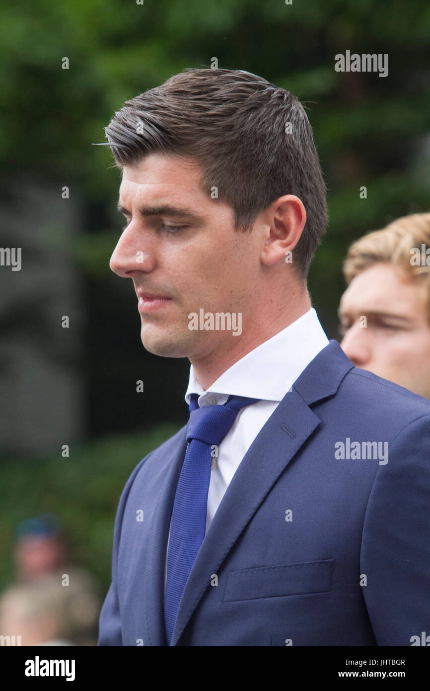 London UK. 16. Juli 2017. Chelsea-Profi-Torwart und belgischen Fußball internationale Thibaut Courtois im All England Tennisclub kommt für die WImbledon Herren Finale Credit singles: Amer Ghazzal/Alamy Live-Nachrichten Stockfoto