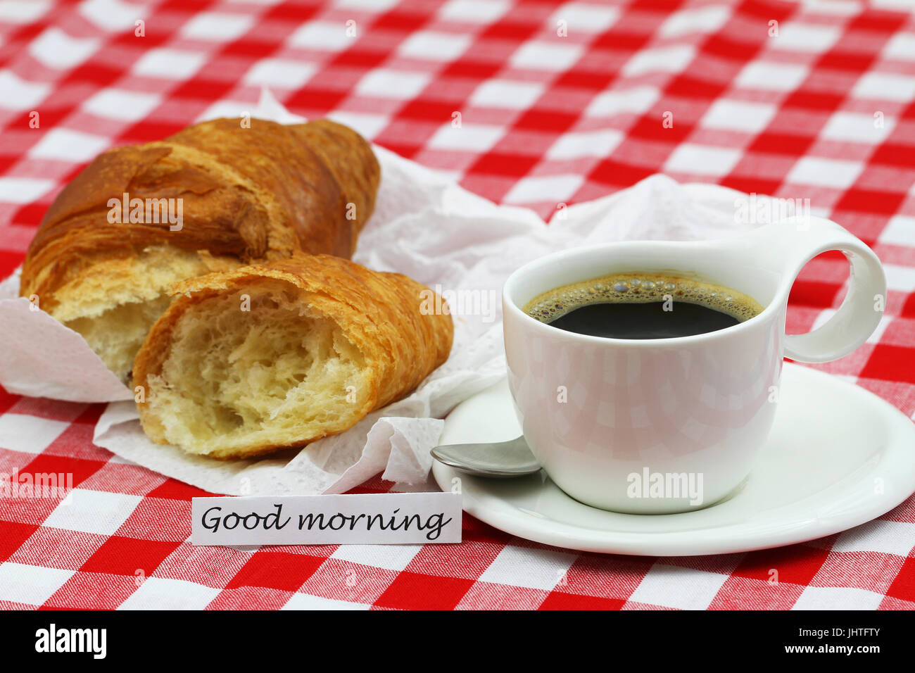 Guten Morgen Karte mit Kaffee und französischen Croissant entzwei gebrochen Stockfoto