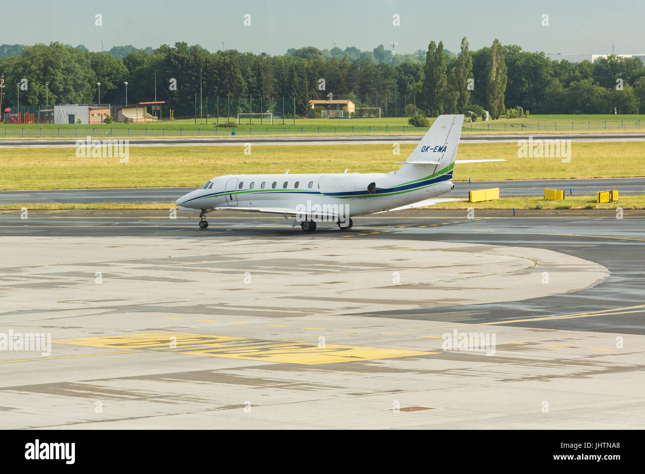 Prag, Tschechische Republik - 16. Juni 2017: Cessna 680 Citation Sovereign OK-EMA ist ausziehen wird vorbereitet Stockfoto