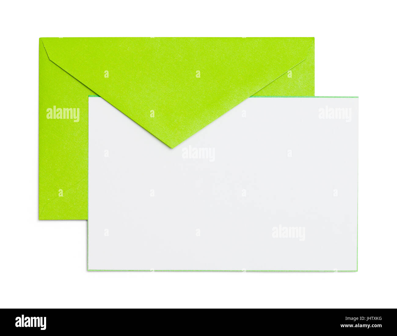 Grüner Umschlag mit Karte Isolatd auf weißem Hintergrund. Stockfoto