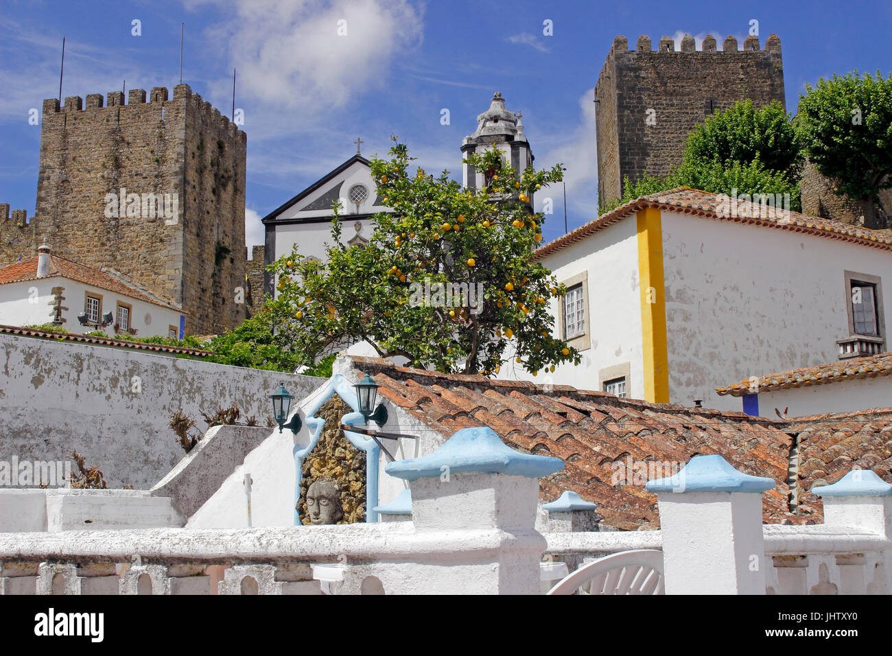 Dächer und Kirchturm weiß getünchten Dorf Obidos Estremadura Portugal Stockfoto