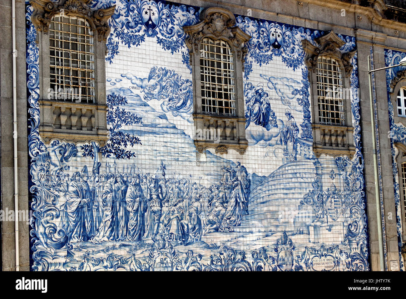 Azulejos bedeckt Do Carmo Kirche Porto Portugal Stockfoto
